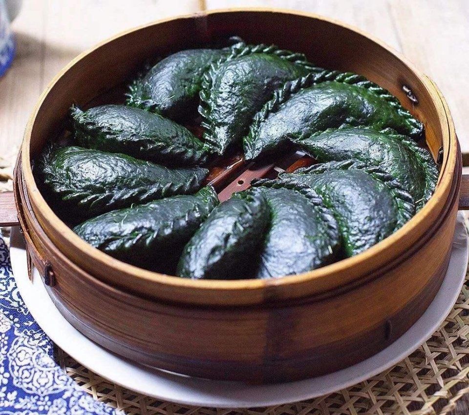 风味小吃有烫皮丝,凉粉,艾米果,芋包子,薯粉饺子等;特色食品有酸枣糕