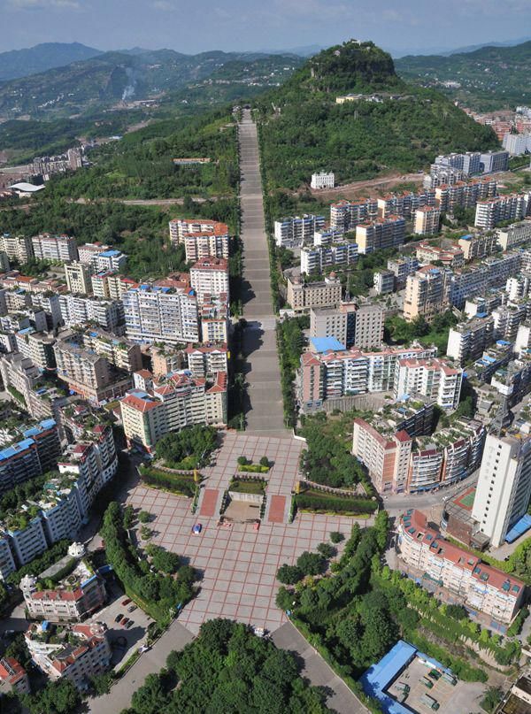 重庆这个县城被称为"梯城",拥有世界最长的城市人字梯