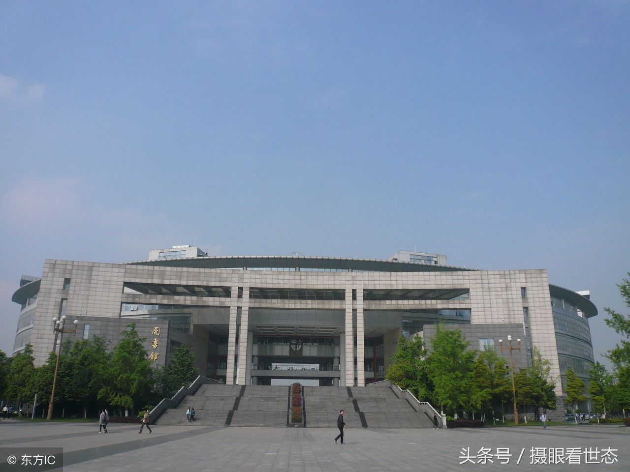 西南交通大学犀浦校区藏书丰富的图书馆.(图片来自东方ic)