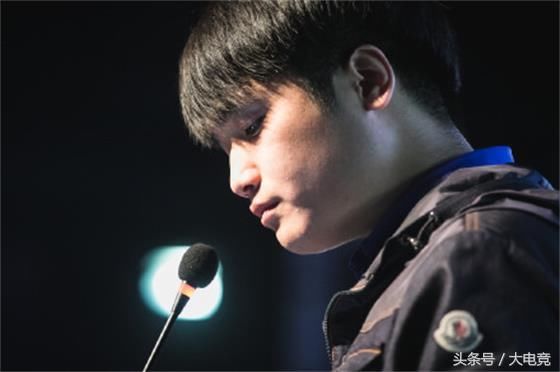 lol-前队友卷毛谈微笑当we教练:我觉得他很有勇气