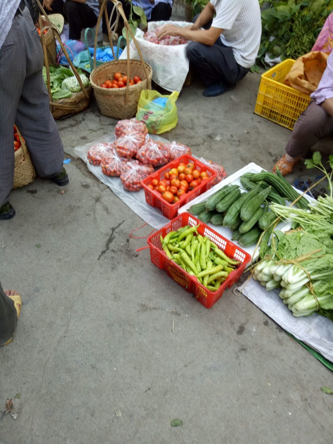 【农村集市卖的都是乡亲们自己种的食物