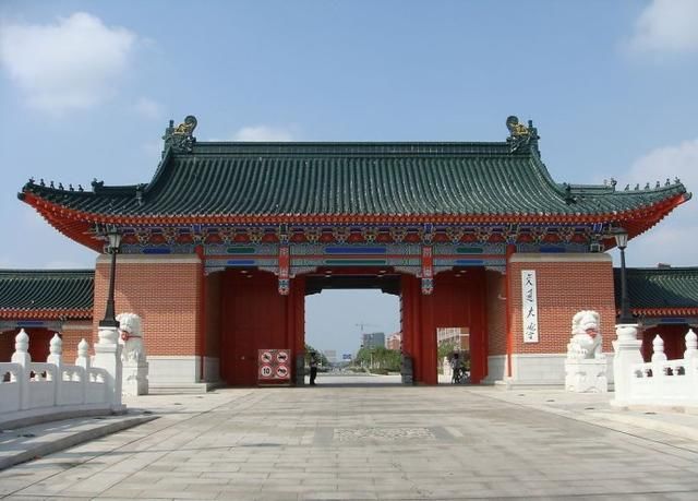 华东五校是指南京大学,中国科学技术大学,浙江大学,复旦大学,上海交通