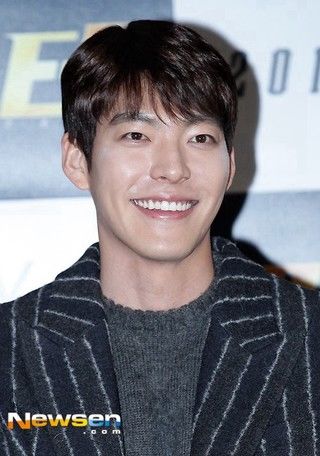 区汉江路某电影院举行记者招待会,都暻秀,朴素丹,李准赫等出席了活动