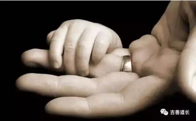 老婆说没谈恋爱,可新婚夜却看到她肚子上妊娠纹,次日我果断离婚