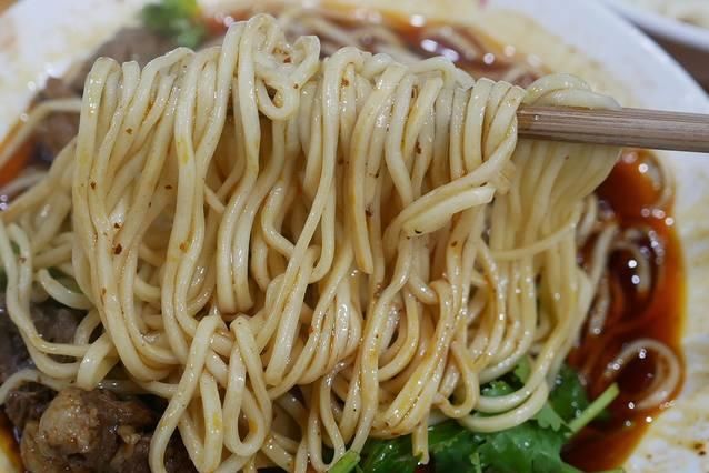 二两面还是挺多的,南方面一般,注重的是调味,北方是面好,调味一般.