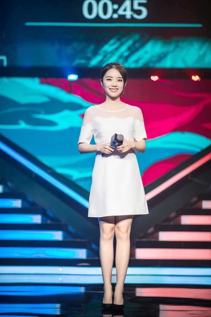 高校杯专访余霜:大学每一天都很幸福