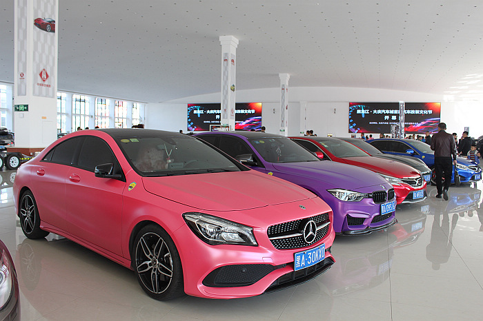 为期两天的"黑龙江·大庆汽车城首届汽车改装文化节"在大庆开幕,来自