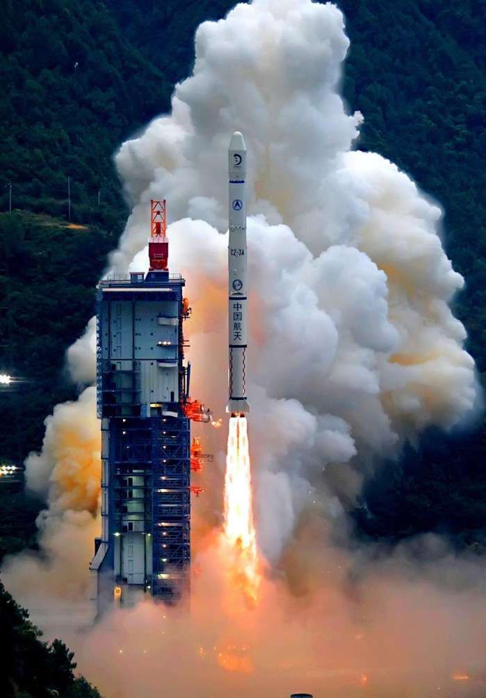 2007年10月24日,"嫦娥一号"于在西昌卫星发射中心由"长征三号甲"运载