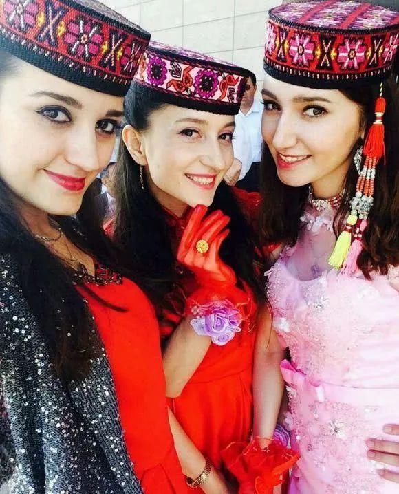 他们是古东伊朗人的后裔,是纯血统的雅利安人,是中国唯一的纯血统的